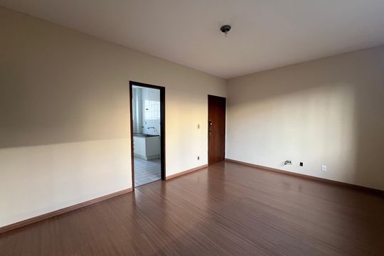 Sala de apartamento para alugar com 3 quartos, 80m² em Alípio de Melo, Belo Horizonte