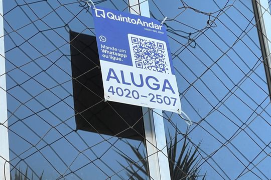 Placa QuintoAndar  de apartamento para alugar com 3 quartos, 80m² em Alípio de Melo, Belo Horizonte