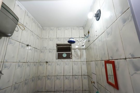 Banheiro de kitnet/studio para alugar com 1 quarto, 15m² em Vila Mariana, São Paulo