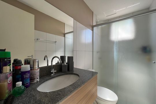 Banheiro Social de apartamento à venda com 2 quartos, 55m² em Castelo, Belo Horizonte