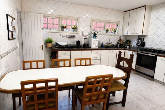 Cozinha de casa de condomínio à venda com 3 quartos, 353m² em Itanhangá, Rio de Janeiro