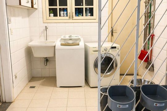 Área de serviço de casa de condomínio à venda com 3 quartos, 353m² em Itanhangá, Rio de Janeiro