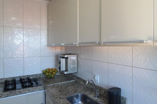Cozinha de apartamento à venda com 2 quartos, 46m² em Vila Cloris, Belo Horizonte
