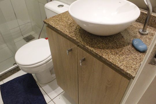 Banheiro da Suíte de apartamento para alugar com 2 quartos, 70m² em Barra Olímpica, Rio de Janeiro