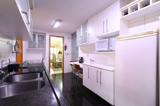 Cozinha de apartamento à venda com 3 quartos, 147m² em Alto da Lapa, São Paulo