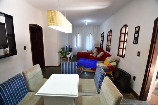 Sala de casa à venda com 3 quartos, 160m² em Campinas, Campinas