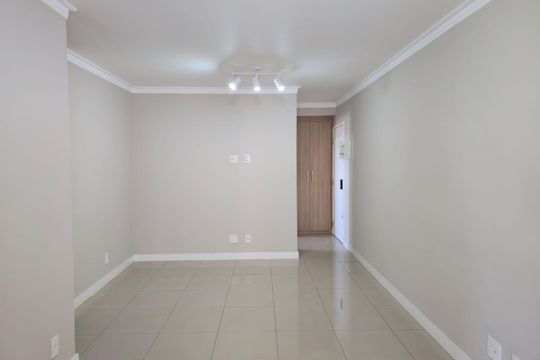 Sala  de apartamento à venda com 3 quartos, 77m² em Picanço, Guarulhos