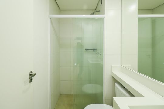 Banheiro de apartamento à venda com 2 quartos, 43m² em Campanário, Diadema