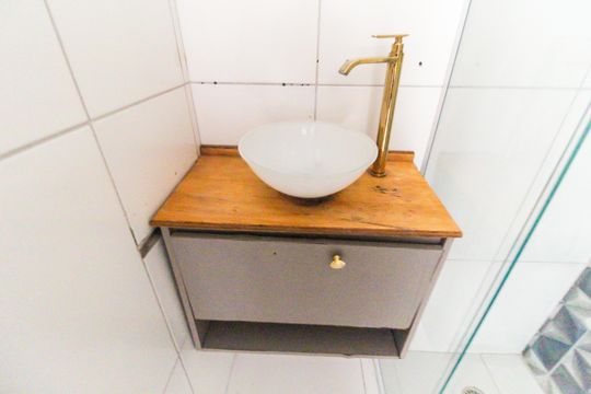 Banheiro de apartamento para alugar com 2 quartos, 74m² em Vila Sinha, São Paulo