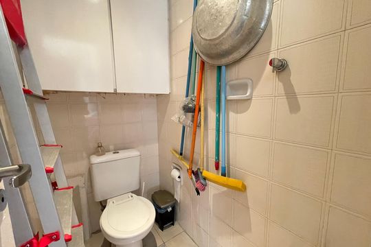 Banheiro de serviço de apartamento para alugar com 3 quartos, 80m² em Jardim Esmeralda, São Paulo