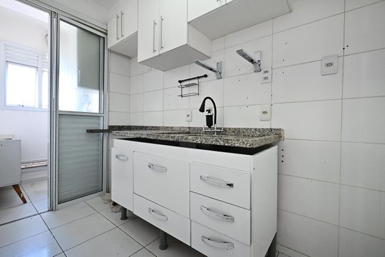 Cozinha de apartamento para alugar com 3 quartos, 64m² em Vila Suzana, São Paulo