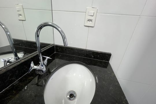 Banheiro - torneira de apartamento para alugar com 1 quarto, 36m² em Jardim Ampliacao, São Paulo