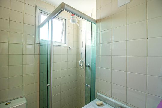 Banheiro de apartamento para alugar com 2 quartos, 50m² em Vila Cruz das Almas, São Paulo