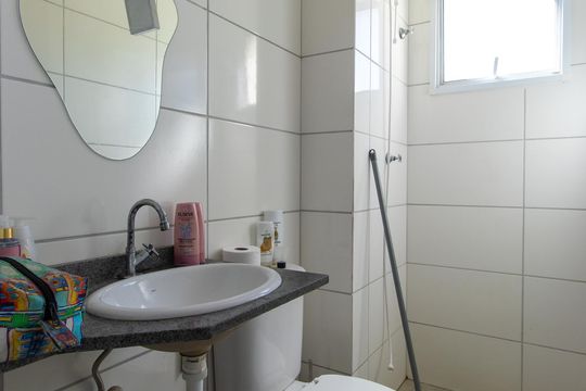 Banheiro de apartamento para alugar com 2 quartos, 55m² em Jardim Rio das Pedras, Cotia