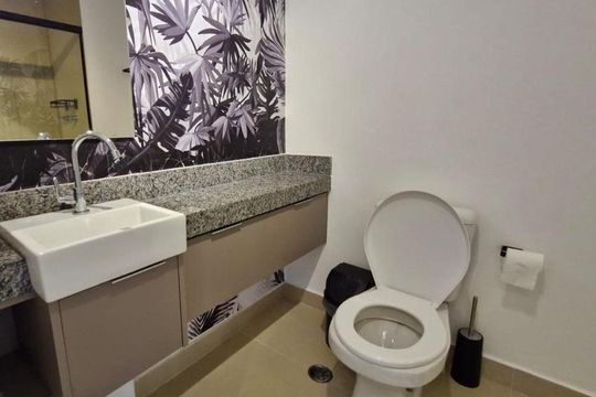 Banheiro de kitnet/studio à venda com 1 quarto, 26m² em Moema, São Paulo