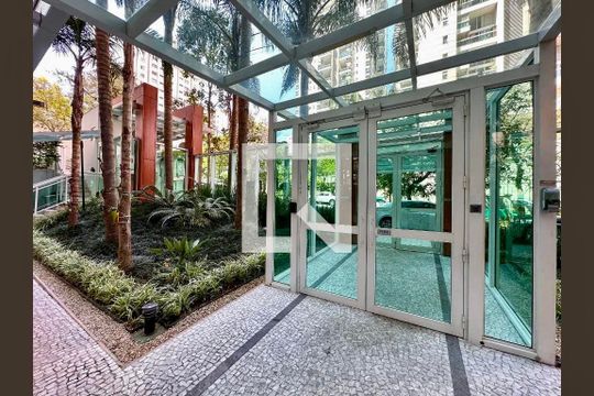 Entrada  de apartamento à venda com 1 quarto, 49m² em Campo Belo, São Paulo