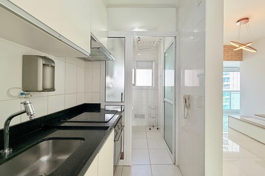 Cozinha  de apartamento à venda com 1 quarto, 49m² em Campo Belo, São Paulo