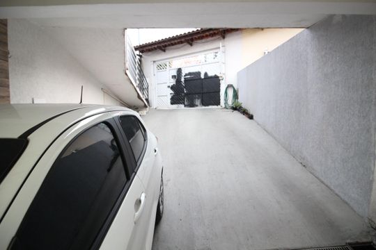 Garagem de casa à venda com 4 quartos, 150m² em Vila Yolanda, Osasco