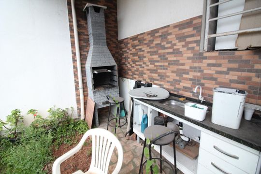 Quintal de casa à venda com 4 quartos, 150m² em Vila Yolanda, Osasco