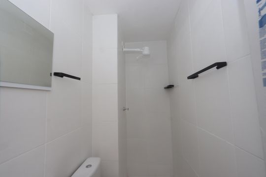 Banheiro de apartamento para alugar com 2 quartos, 32m² em Parque São Lourenço, São Paulo