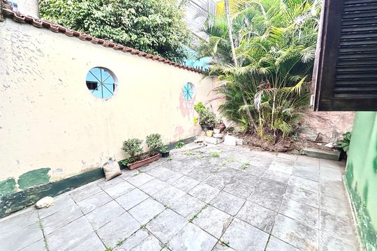 Quintal  de casa à venda com 2 quartos, 180m² em Vila Buenos Aires, São Paulo