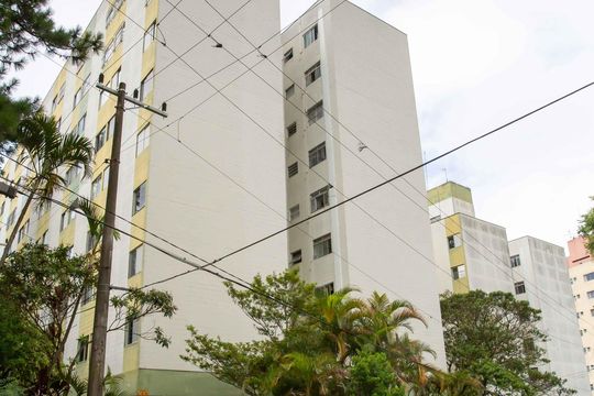 Fachada do bloco de apartamento para alugar com 2 quartos, 60m² em Centro, Diadema