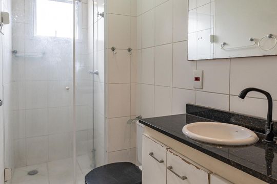 Banheiro de apartamento para alugar com 2 quartos, 50m² em Jardim Maria Estela, São Paulo