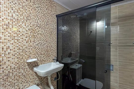 Banheiro de casa para alugar com 1 quarto, 45m² em Jardim Vergueiro, São Paulo
