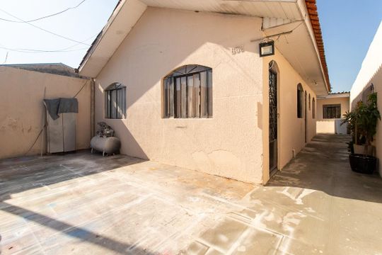 Fachada de casa à venda com 3 quartos, 90m² em Umbará, Curitiba