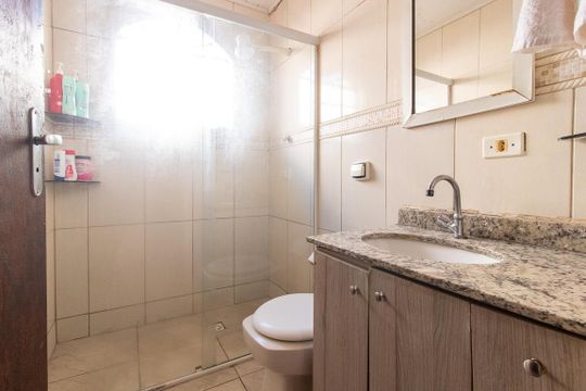 Banheiro Social de casa à venda com 3 quartos, 90m² em Umbará, Curitiba
