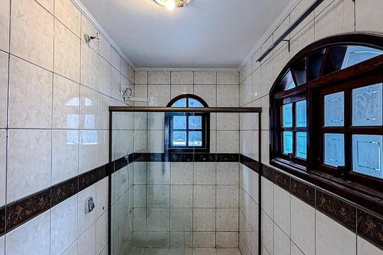 Banheiro da Suíte de casa para alugar com 2 quartos, 110m² em Jardim da Gloria, São Paulo