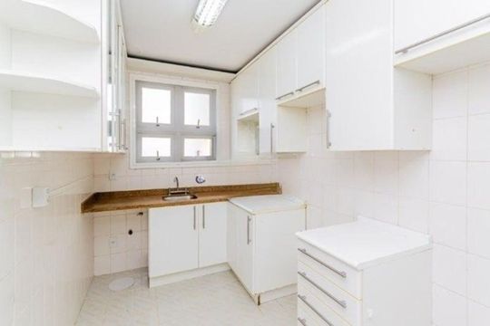 Cozinha de apartamento para alugar com 2 quartos, 94m² em Passo d’Areia, Porto Alegre