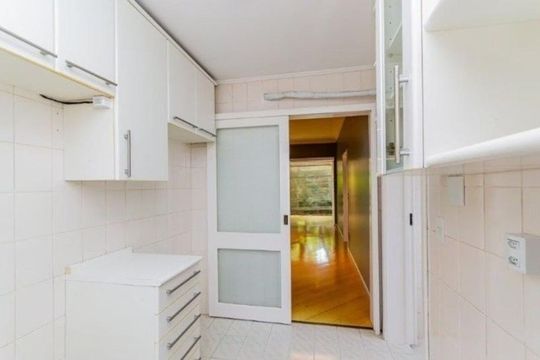 Cozinha de apartamento para alugar com 2 quartos, 94m² em Passo d’Areia, Porto Alegre