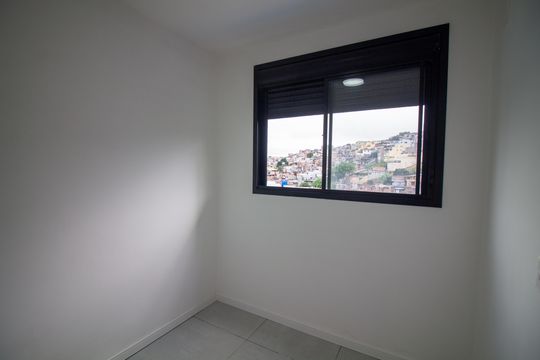 Quarto 2 de apartamento para alugar com 2 quartos, 38m² em Jardim São Luís, São Paulo