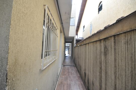 Corredor de entrada de casa para alugar com 1 quarto, 50m² em Vila Constança, São Paulo