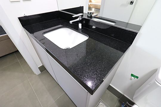 Banheiro  de kitnet/studio para alugar com 1 quarto, 40m² em Auxiliadora, Porto Alegre