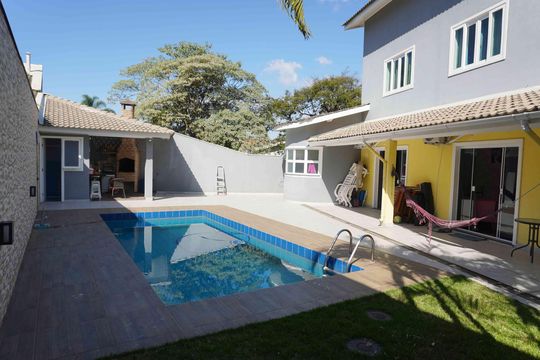 Piscina de casa de condomínio à venda com 3 quartos, 404m² em Tarumã, Barueri