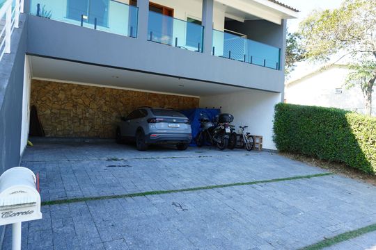 Garagem de casa de condomínio à venda com 3 quartos, 404m² em Tarumã, Barueri