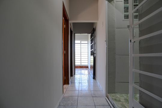 Corredor de casa para alugar com 2 quartos, 80m² em Vila Pomar, Mogi das Cruzes