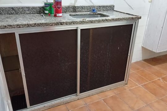 Cozinha de casa de condomínio para alugar com 2 quartos, 88m² em Jardim Interlagos, Maricá