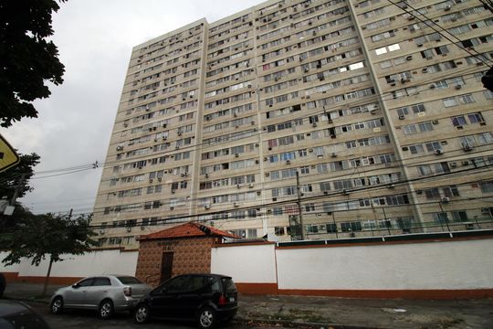 Fachada do Prédio de apartamento para alugar com 1 quarto, 45m² em Penha, Rio de Janeiro
