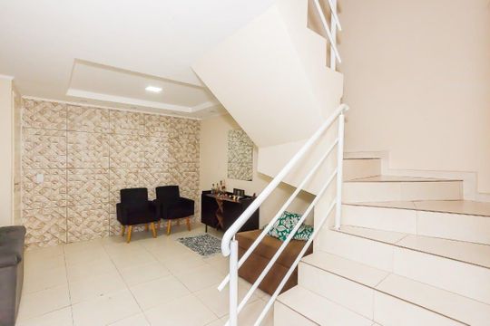 Escada de casa de condomínio à venda com 4 quartos, 120m² em Uberaba, Curitiba