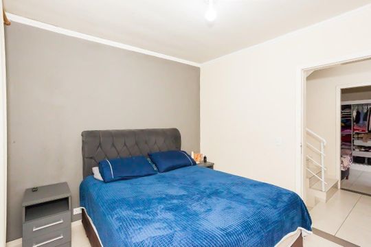 Quarto de casa de condomínio à venda com 4 quartos, 120m² em Uberaba, Curitiba