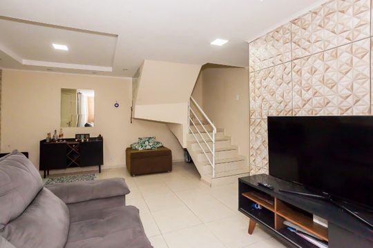 Sala de casa de condomínio à venda com 4 quartos, 120m² em Uberaba, Curitiba