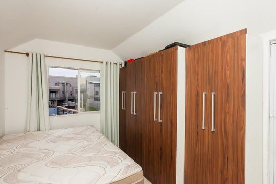 Quarto de casa de condomínio à venda com 4 quartos, 120m² em Uberaba, Curitiba