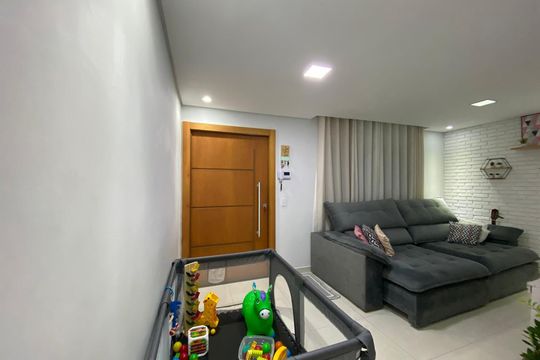 Sala de casa para alugar com 2 quartos, 213m² em Parque Erasmo Assunção, Santo André