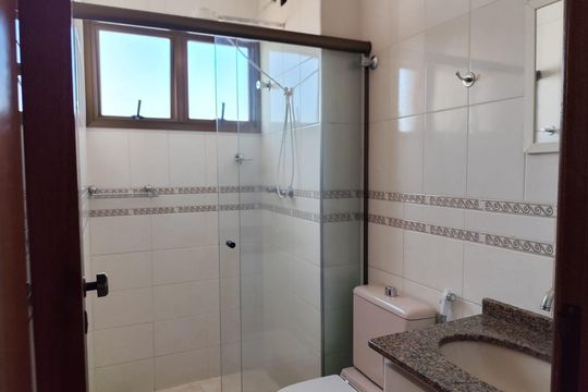 Banheiro suíte de apartamento para alugar com 3 quartos, 99m² em Parque Residencial Aquarius, São José dos Campos
