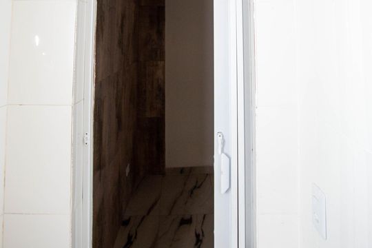 Banheiro de kitnet/studio para alugar com 1 quarto, 34m² em Cidade Júlia, São Paulo
