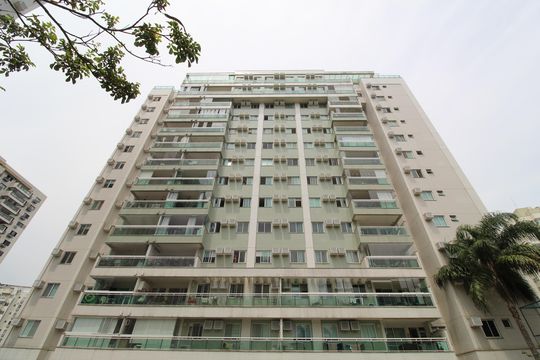 Fachada do bloco de apartamento para alugar com 3 quartos, 151m² em Barra Olímpica, Rio de Janeiro