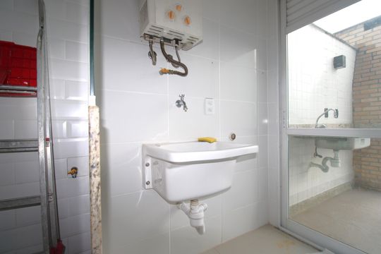 Área de serviço de apartamento para alugar com 3 quartos, 151m² em Barra Olímpica, Rio de Janeiro